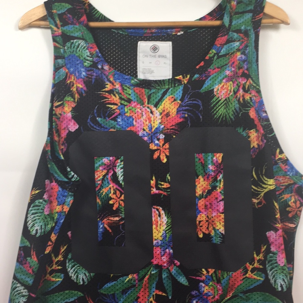 On the Byas tropical print jersey men’s size large